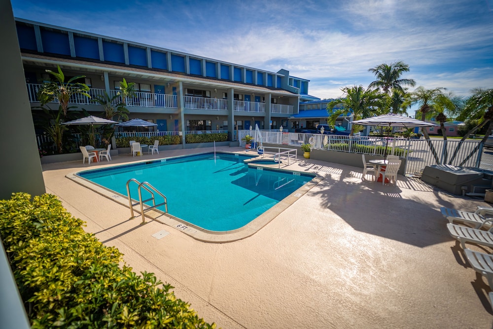 Dockside Inn & Resort - photo 27