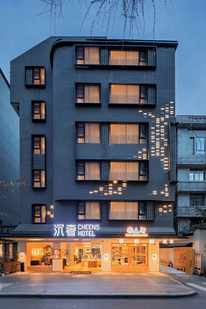 Hotel Monaco Palace - carbon neutral hotel in Erbil