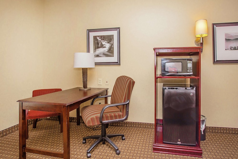 Hampton Inn & Suites Sevierville @ Stadium Drive - photo 13