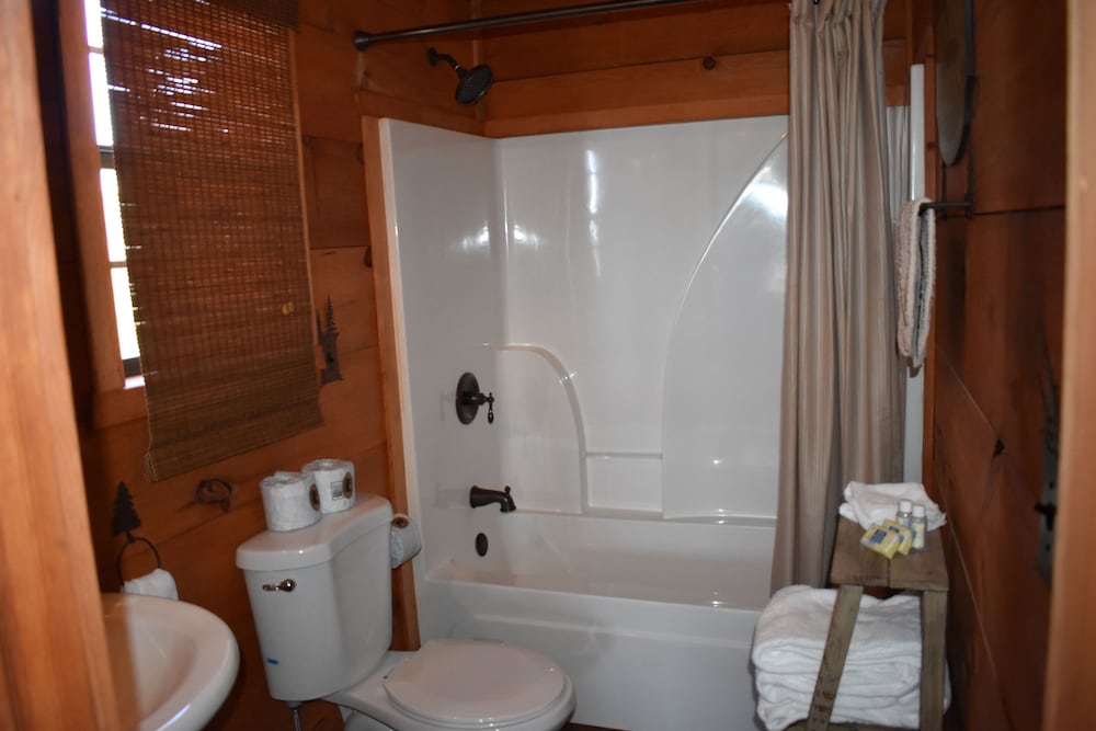 Bear Creek Lodge Cabin Resort - photo 76