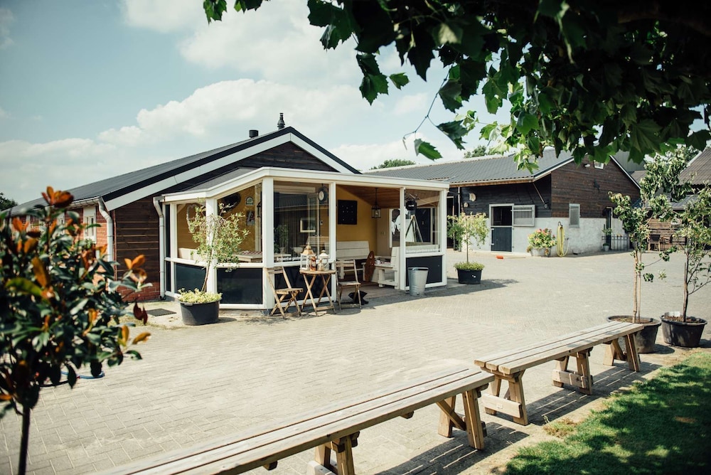 Lamperse hei - carbon neutral hotel in Wanroij
