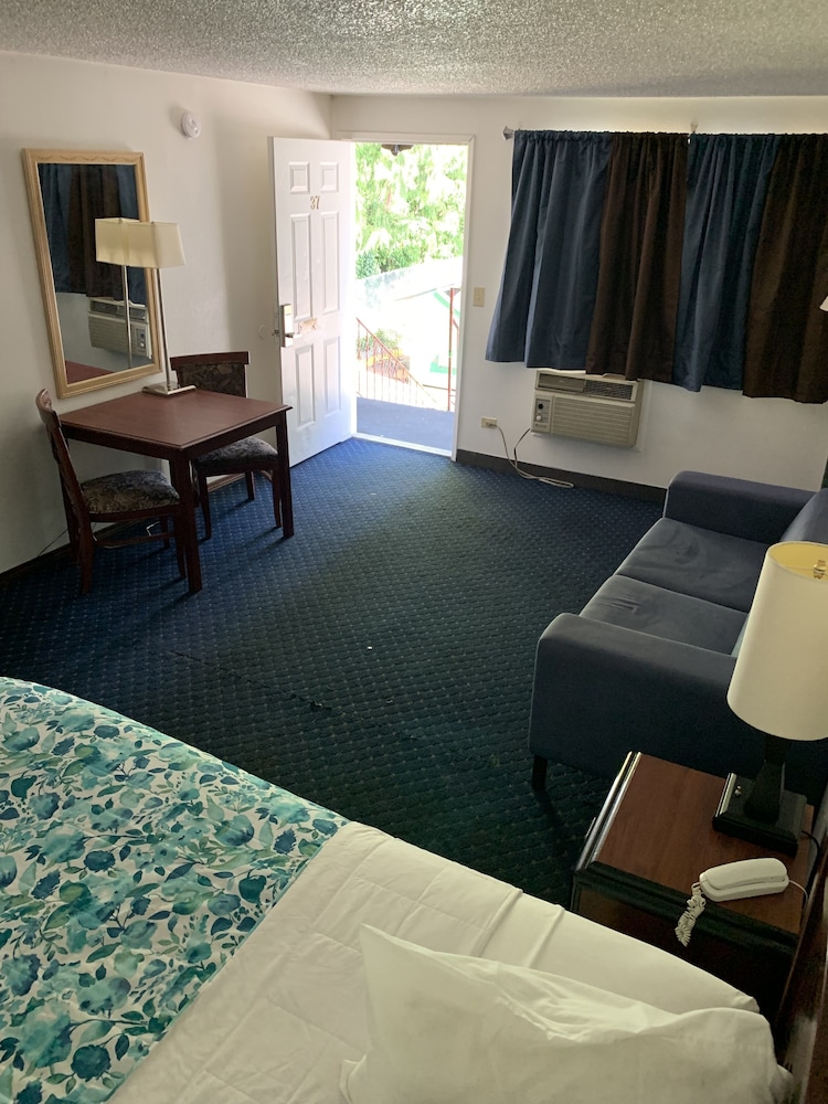 Smokey Point Motor Inn - photo 49