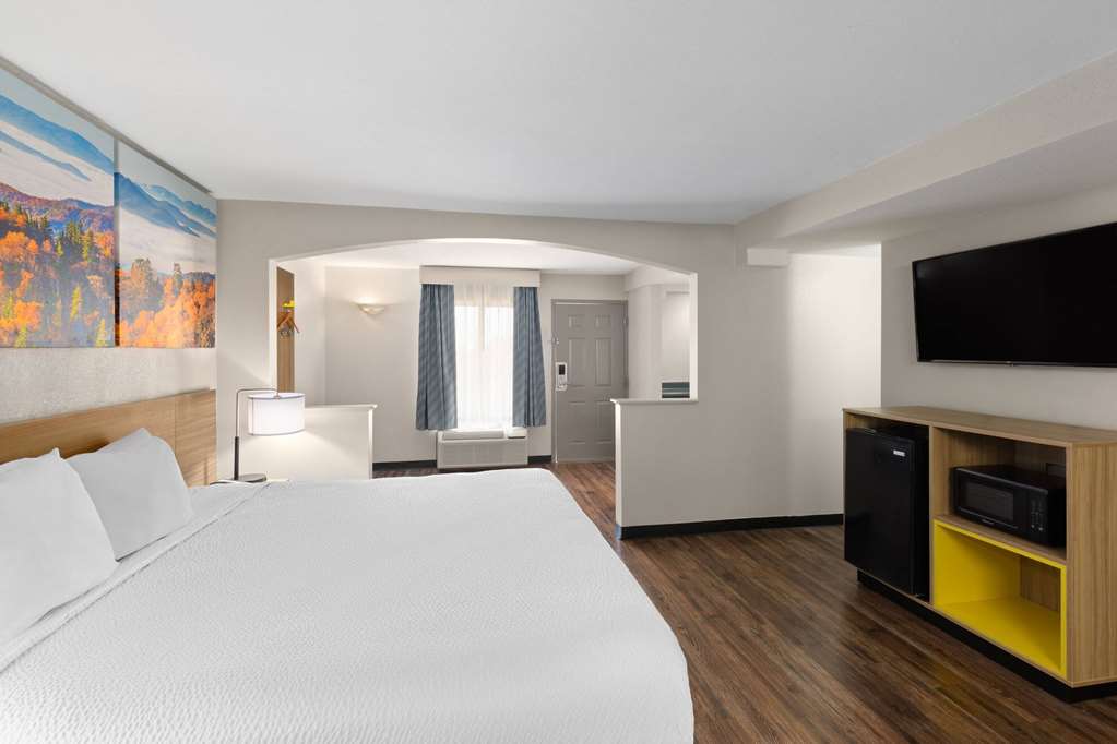 Days Inn by Wyndham Clarksville North - photo 27