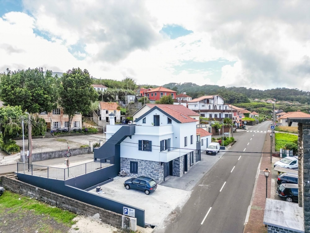 Salsa Country House II — 4-Star Luxury Hotel in Porto Moniz, Portugal