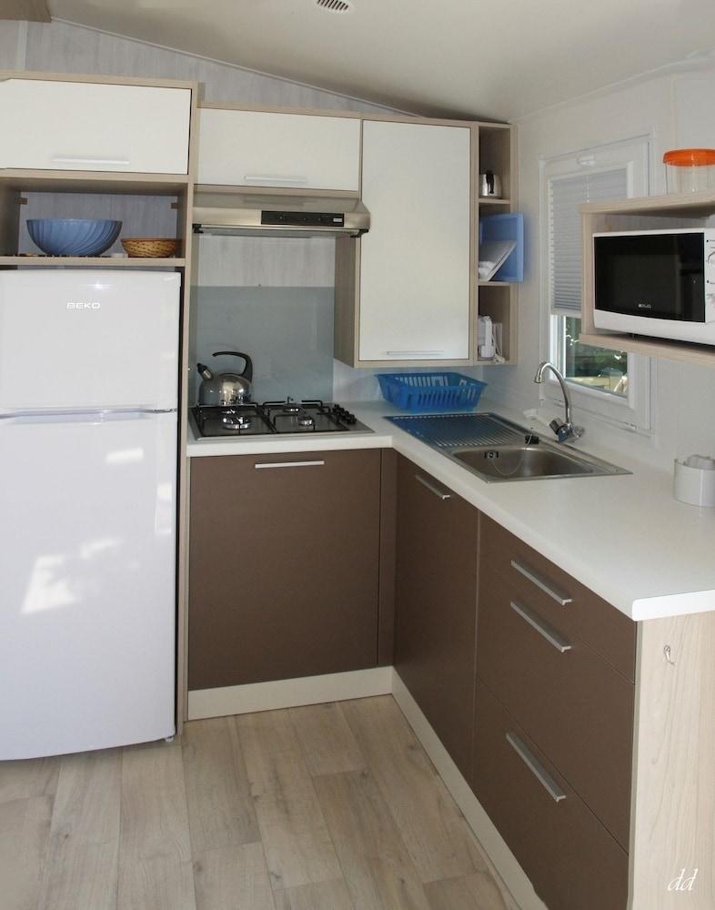 Camping de Mars — 4-Star Luxury Hotel in Commelle, France