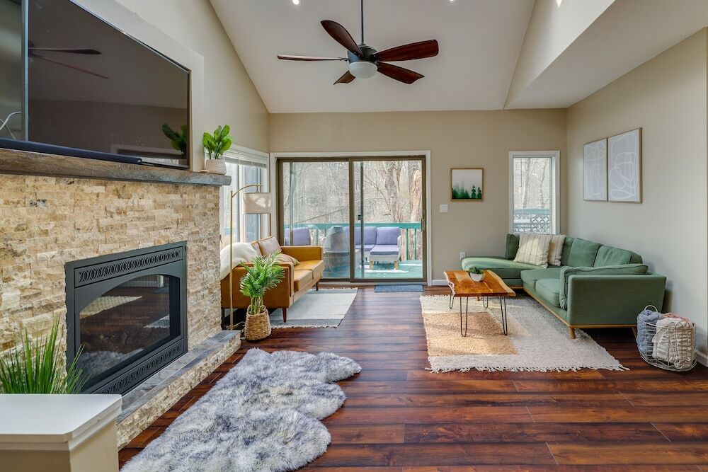 Lovely Poconos Cabin with Resort Amenities - photo 7