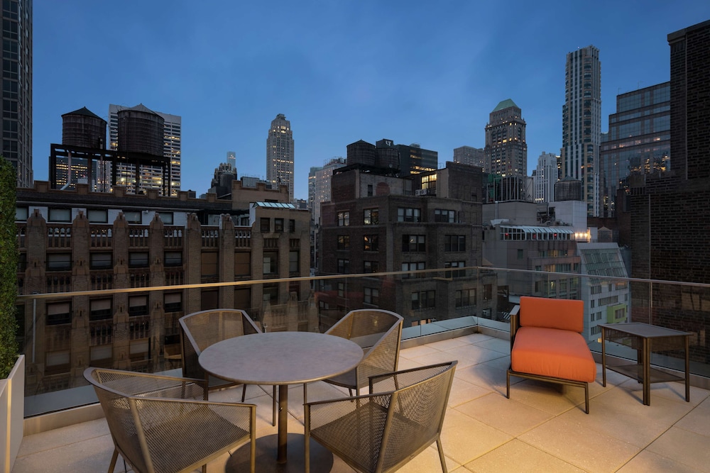 Embassy Suites by Hilton New York Manhattan Times Square - photo 50