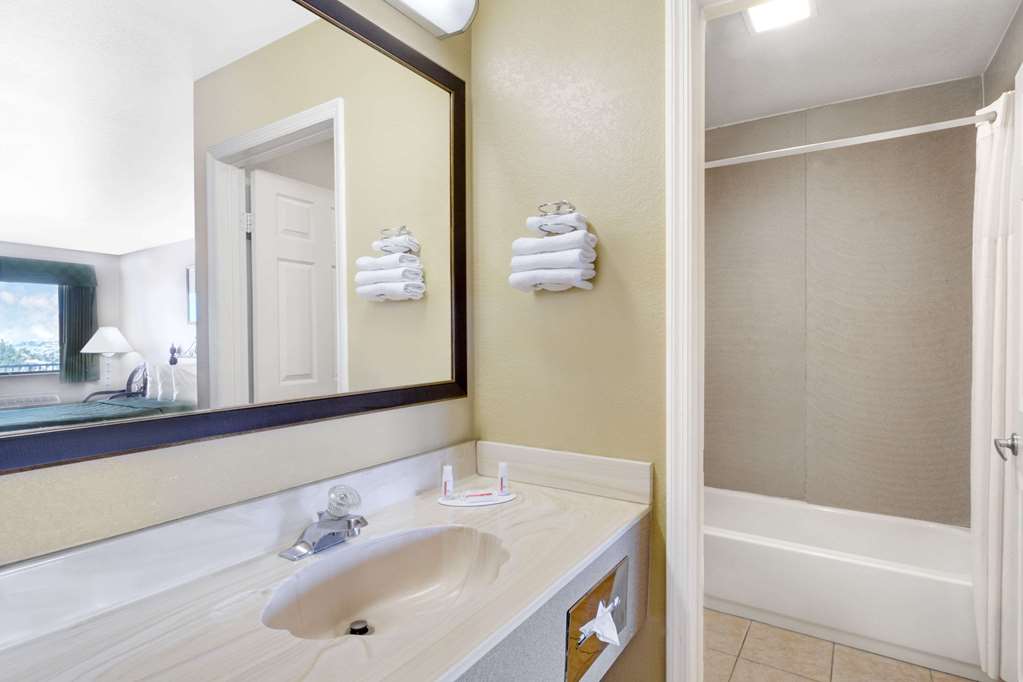 Days Inn by Wyndham Kingman East - photo 6