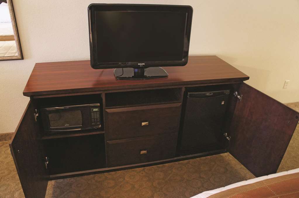 La Quinta Inn & Suites by Wyndham Bismarck - photo 15