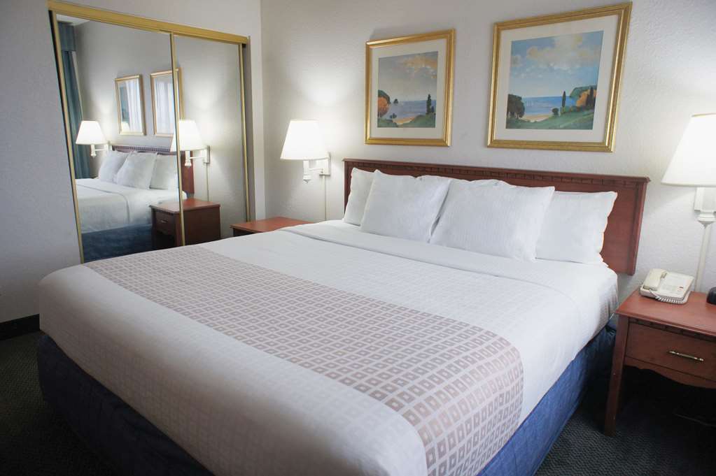 La Quinta Inn by Wyndham Ft. Lauderdale Tamarac East - photo 36