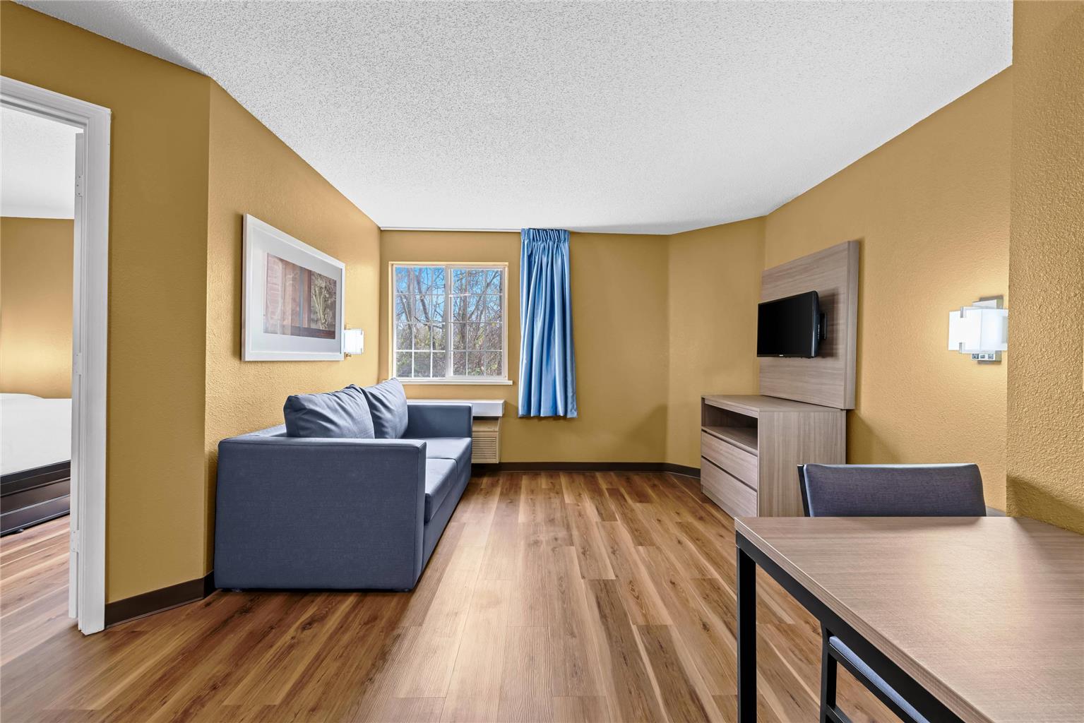 Suburban Studios Charlotte Executive Park - photo 14