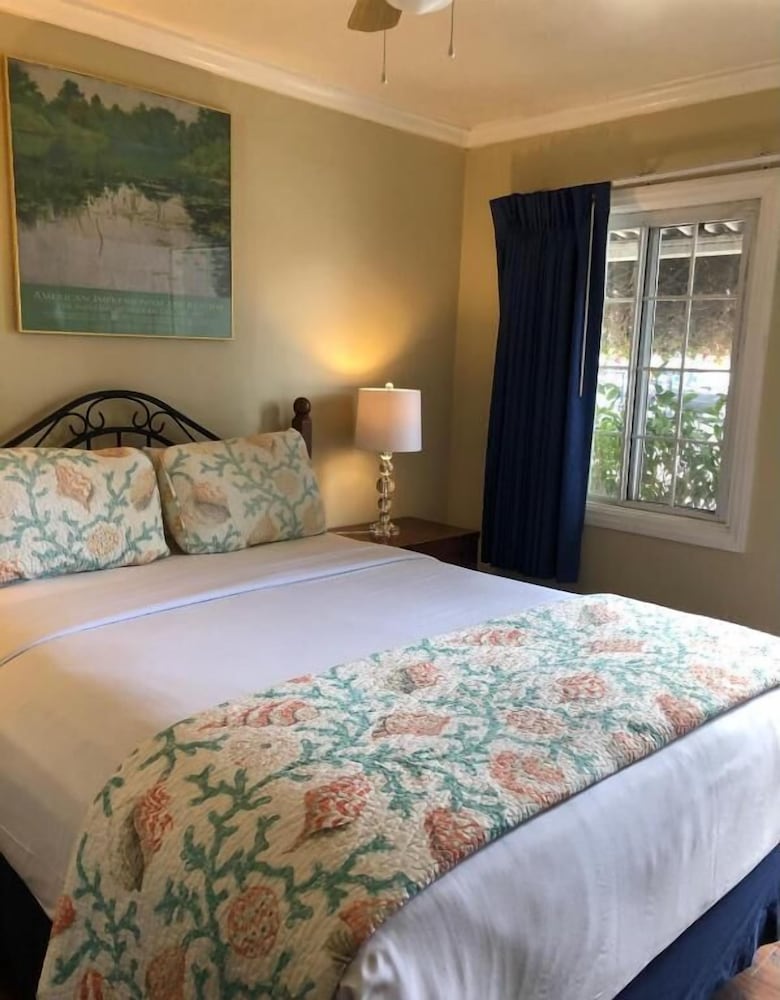 Rest Haven Motel - photo 15