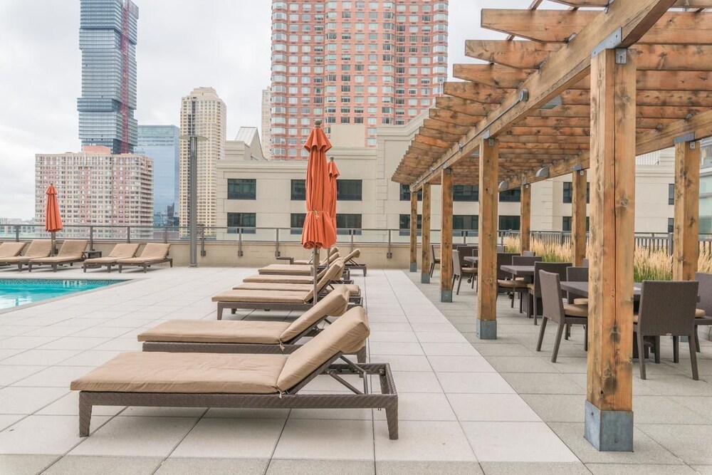 M Suites at Newport - photo 20