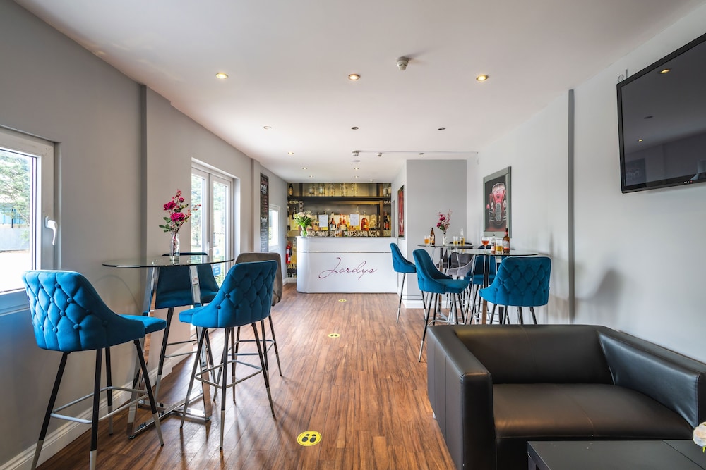 Peterborough By Verve — Peterborough