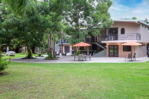 Garden Estate 5 Minutes from Beach Ideal for Large Groups — Sayulita — photo 3