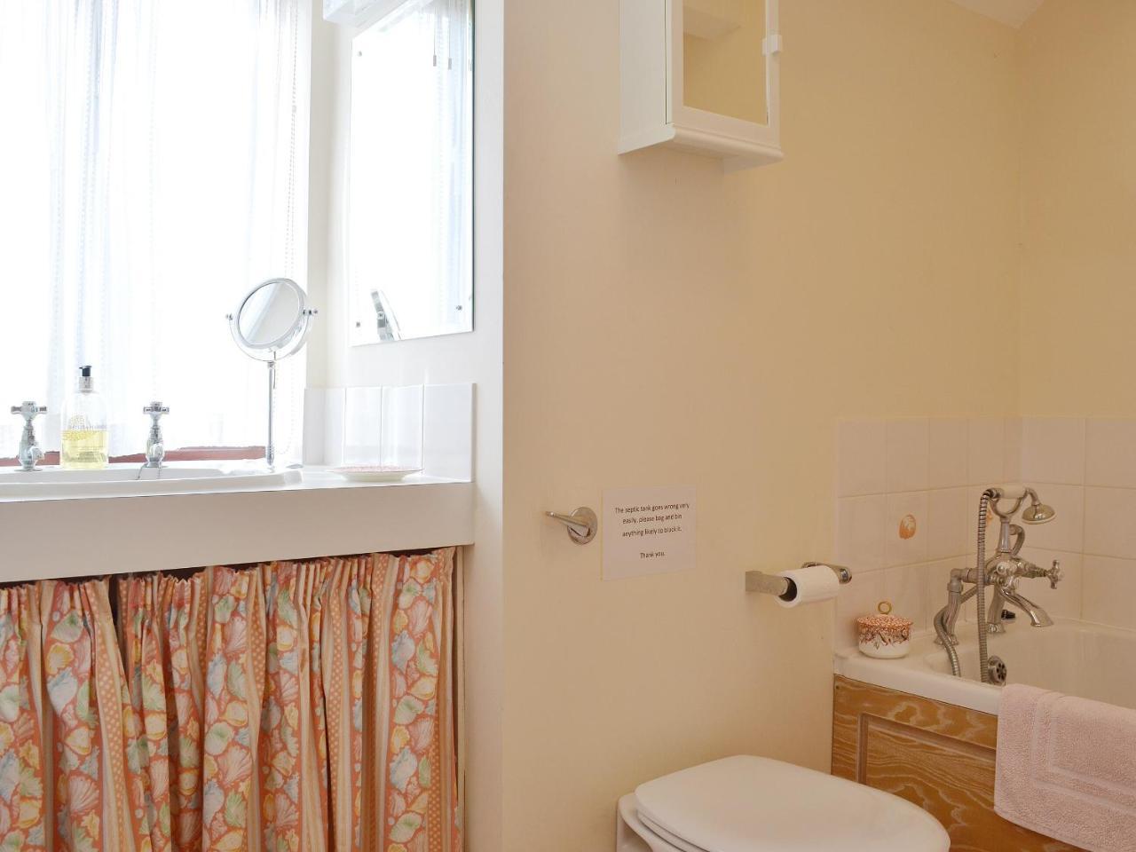Pear Tree Cottage — Kidderminster — photo 5