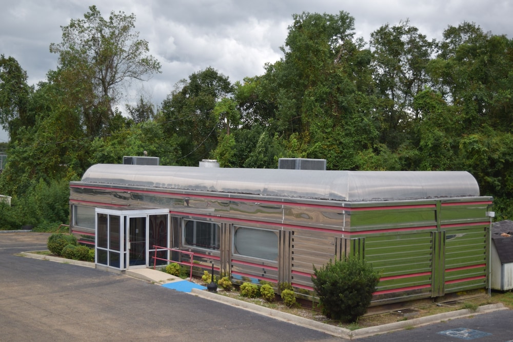 Oak Tree Inn Livonia West - photo 6