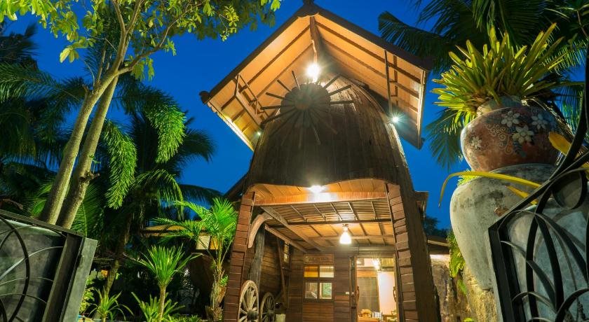 Suankaew Art Cottage — 4-Star Luxury Hotel in Phato, Thailand