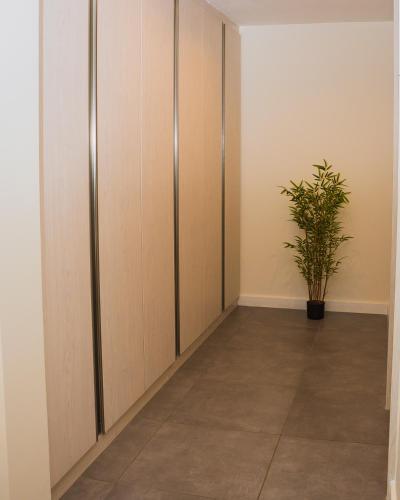 Stylish James Westland Place O72I95O3I9