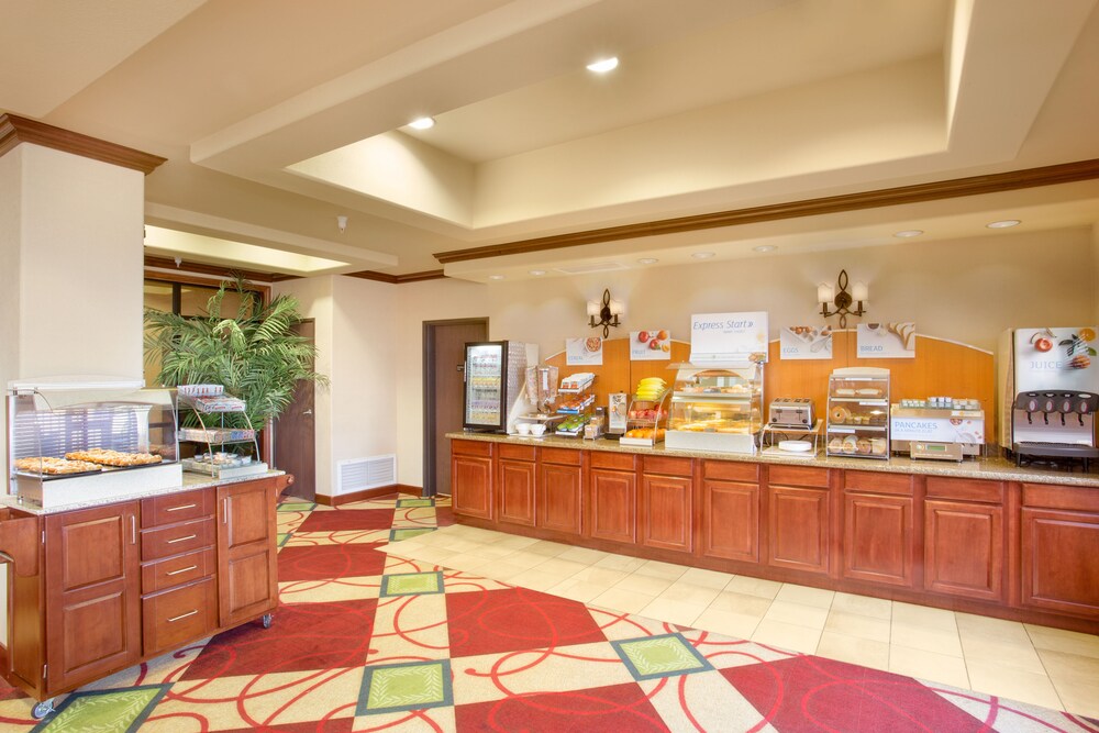 Holiday Inn Express & Suites Yuma by IHG - photo 27