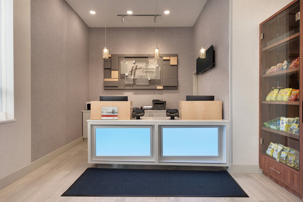 Holiday Inn Express Jamaica JFK AirTrain NYC by IHG - photo 2