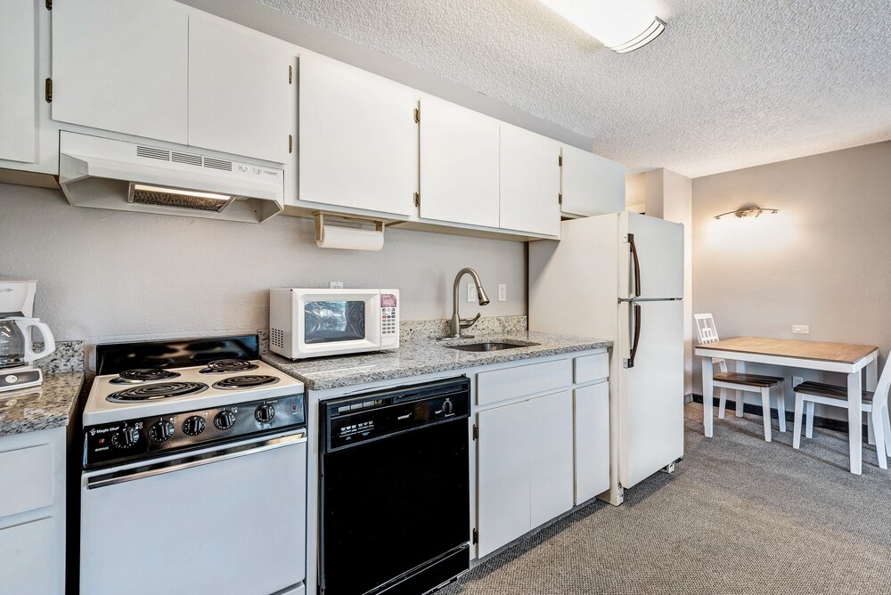 Bend Riverside Inn & Suites - photo 168