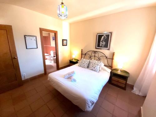Plaza Andalucía Edificio Enebro 4 6 pax — 4-Star Luxury Hotel in Monachil, Spain