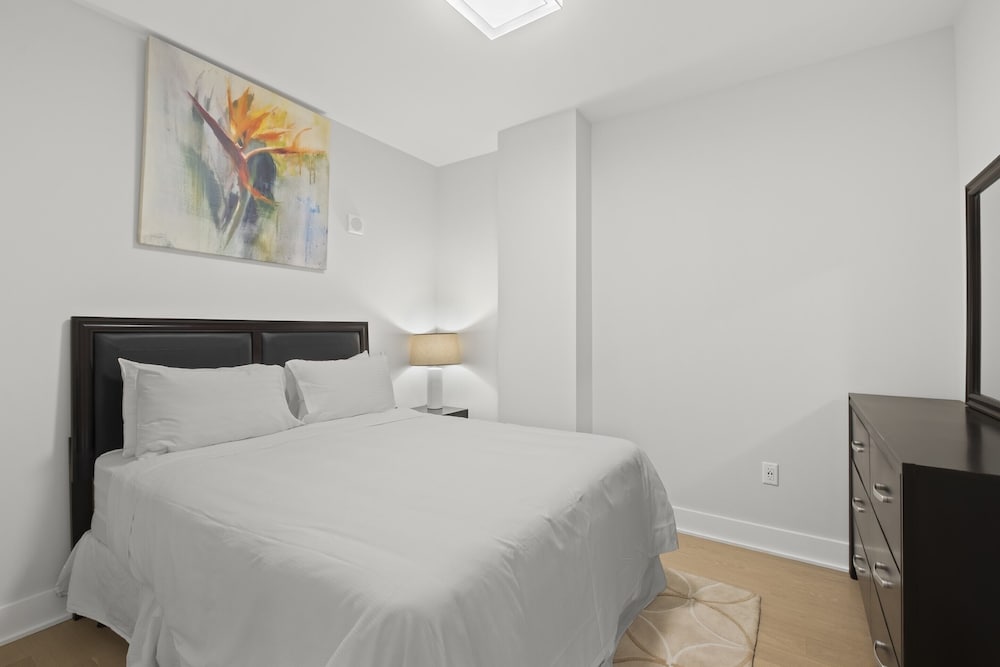 Global Luxury Suites at Tribeca - photo 24