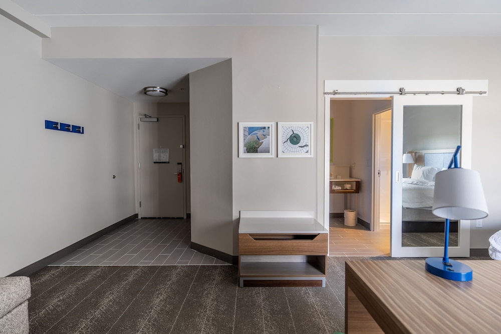 Hampton Inn & Suites Raleigh Midtown - photo 22