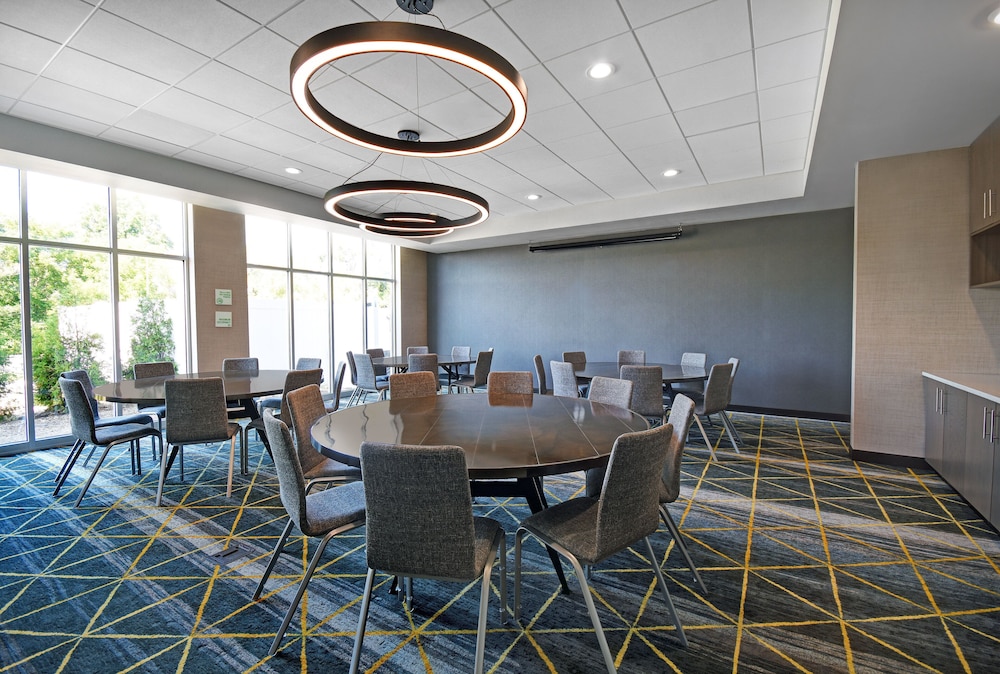 Holiday Inn Grand Rapids North Walker by IHG - photo 46