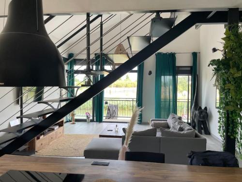Saint Gilles Loft Au Pied du Canal — hotel in Saint-Gilles