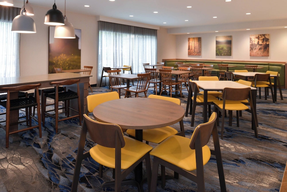 Fairfield Inn & Suites by Marriott Arlington Six Flags - photo 42