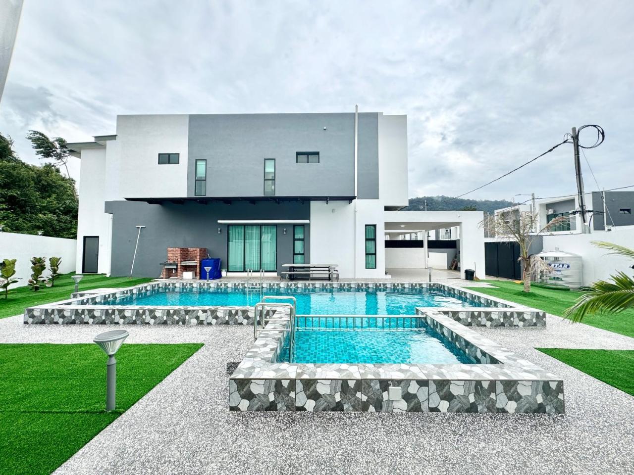 Luxury Holiday Home with Private Pool Langkawi by Zervin — 4-Star Luxury Hotel in Kuah, Malaysia