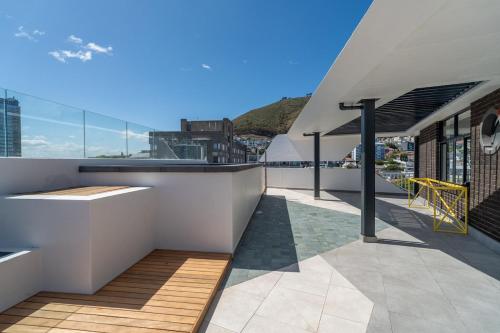 Stunning Sea Point pad 300m to promenade