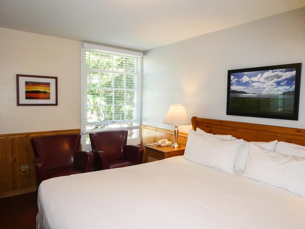 Carmel Fireplace Inn - photo 9
