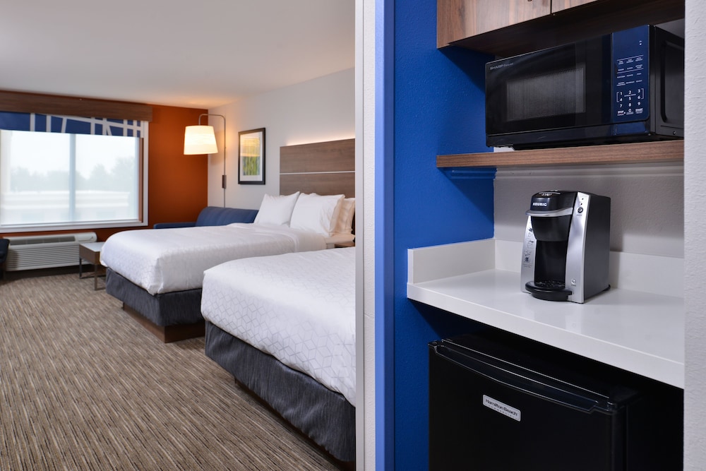 Holiday Inn Express & Suites Marshalltown by IHG - photo 15