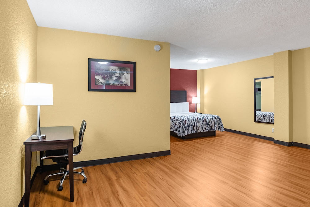 Red Roof Inn Des Moines - photo 14
