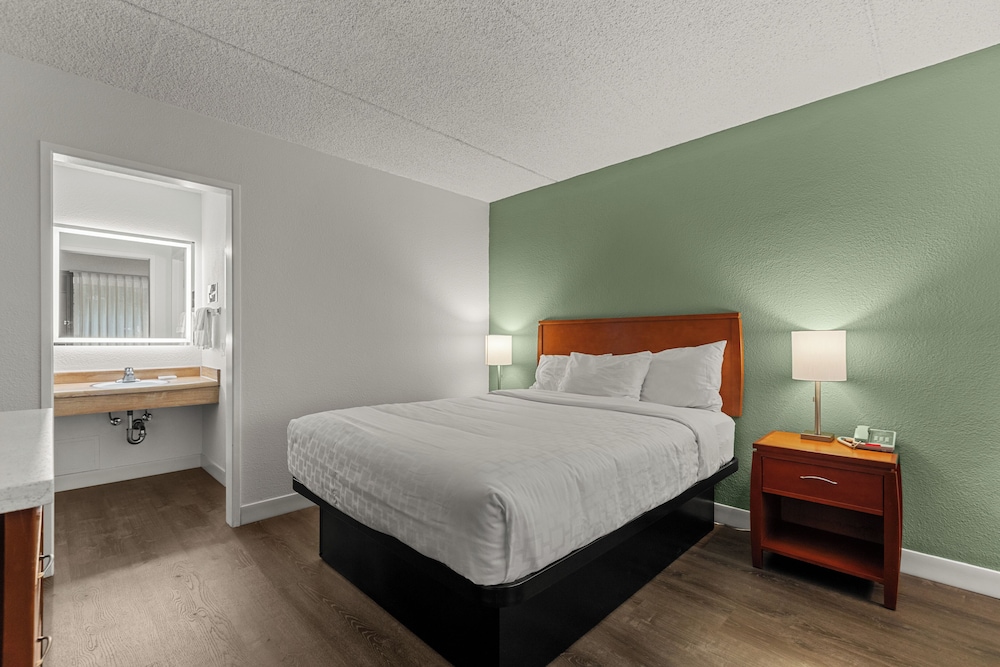 Vagabond Inn Executive Old Town - photo 32