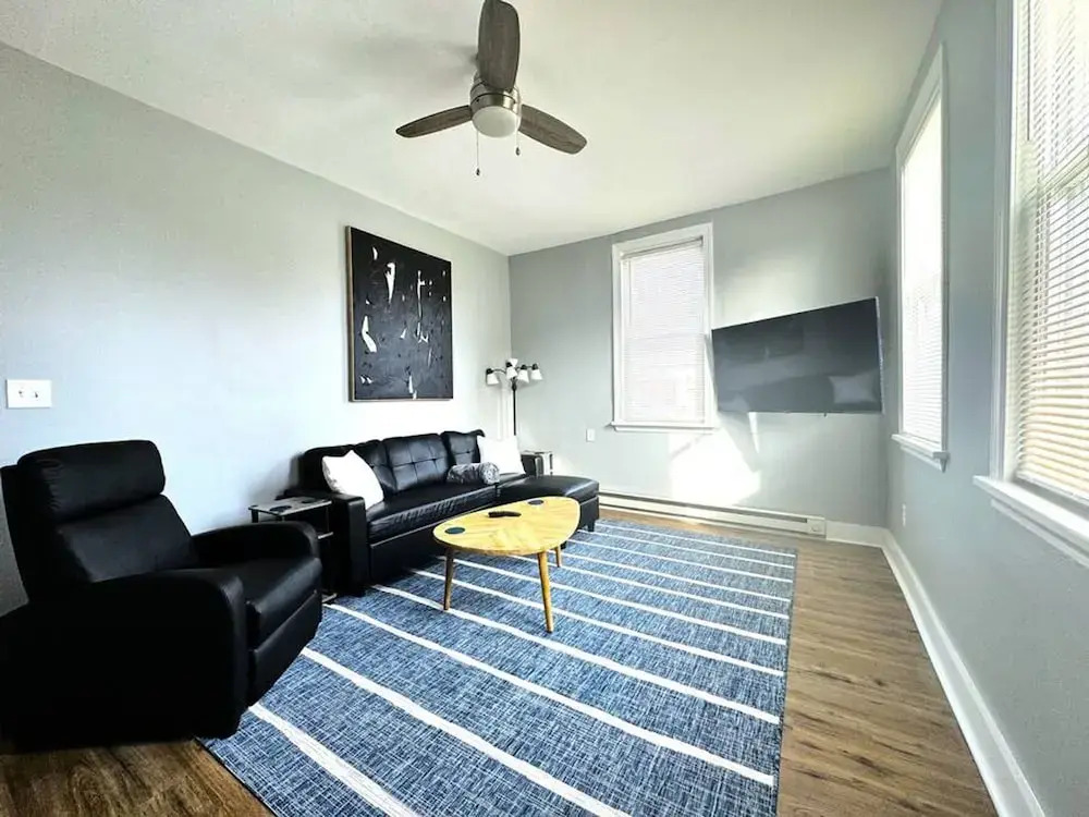 Modern cozy unit with King Bed — 4-Star Luxury Hotel in Wilmington, United States