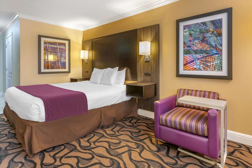 Best Western Plus Airport Plaza - photo 29