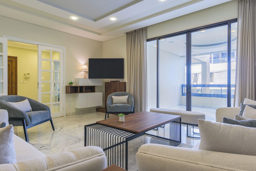 Crest 3 Bedroom Apt in Hamra W 24 7 Power — 4-Star Luxury Hotel in Beirut, Lebanon