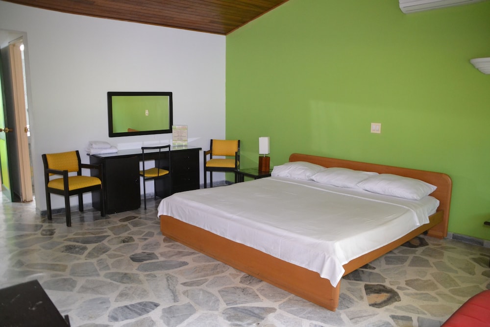 Hotel Albatros — Espinal — photo 4