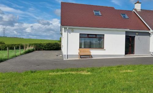 Grace's Place with Hot Tub & Games Room — hotel in Carrickfergus