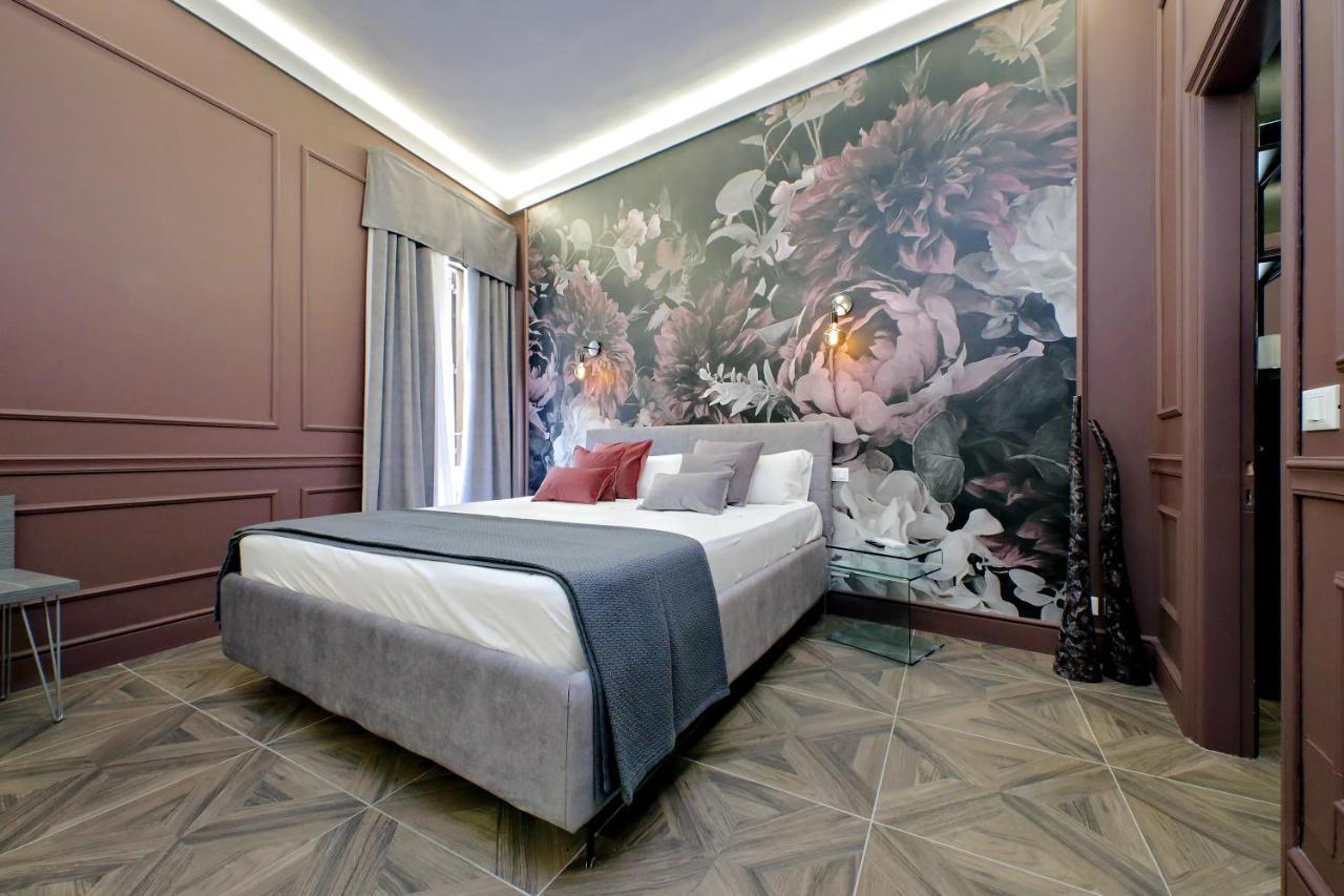 YCH Butterfly Flat close Trevi Fountain — 4-Star Luxury Hotel in Rome, Italy