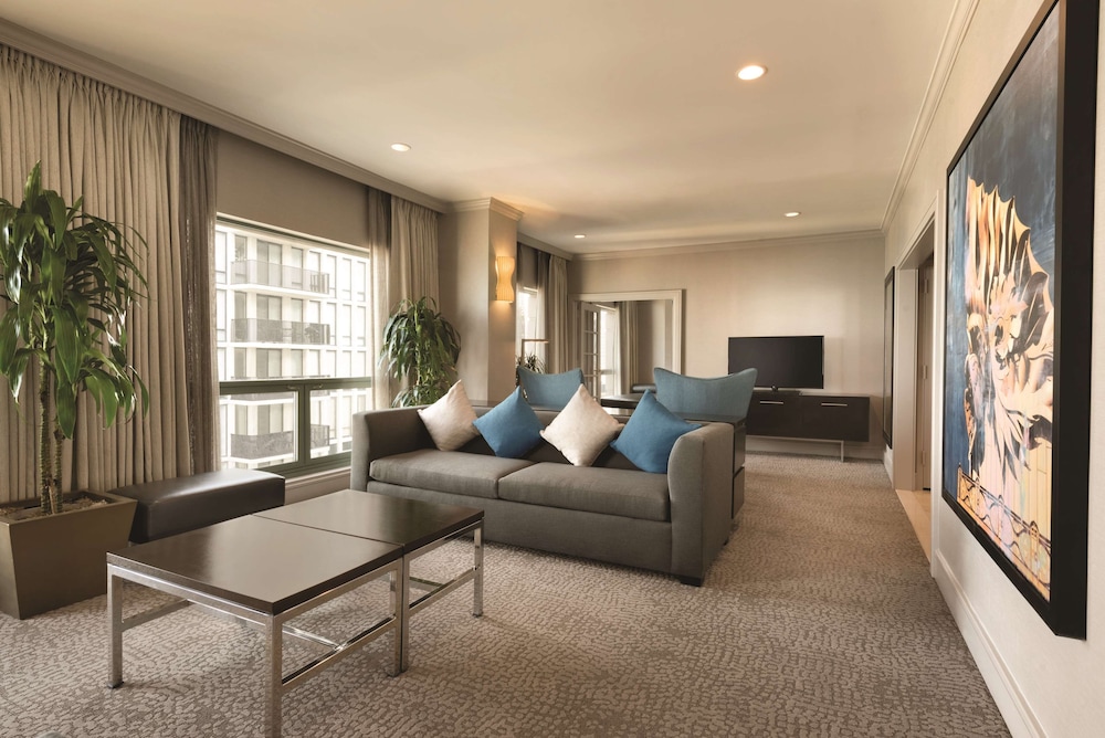 Hilton Chicago Magnificent Mile Suites - photo 11