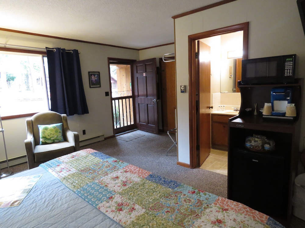 Tall Pines Inn - photo 8