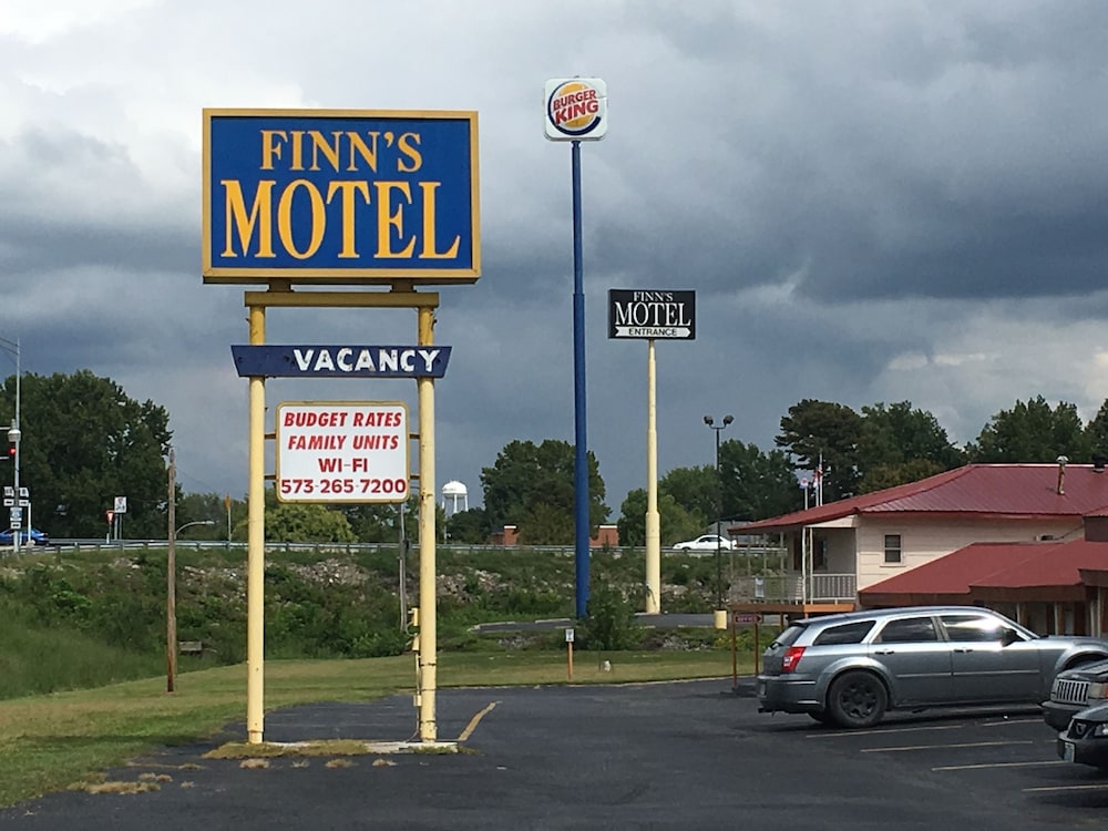 Finns Motel — Saint James