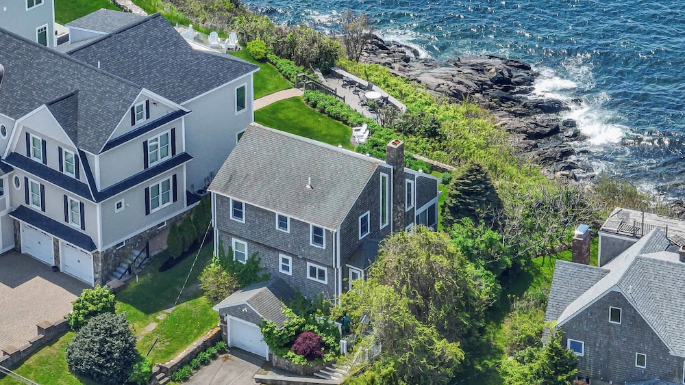 3BR Oceanfront on Nubble Cliffs in York Beach, United States