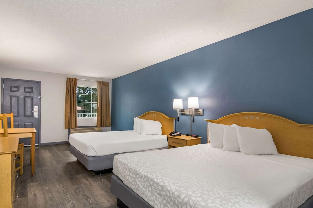 Econo Lodge Branson Theater District - photo 21
