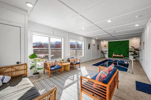 New Listing Indoor Private Heated Pool Less than 2 miles from Dollywood Walk to Parkway 4 Ensuite Bedrooms Sleeps 14 Dog Friendly Game Room with TV Arcade and Foosball Hot Tub BBQ Smart TV and Wifi Fully Loaded Kitchen Washer and Dryer in Pigeon Forge, United States